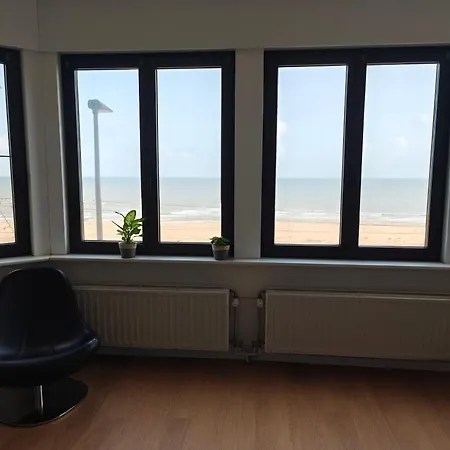 - Frontal Sea View Ostenda